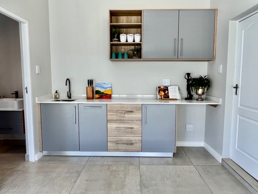 5 Bedroom Property for Sale in Heather Park Western Cape